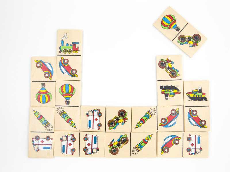 gyerekjatek-jarmuves-fa-domino-keszlet-dobozban-4
